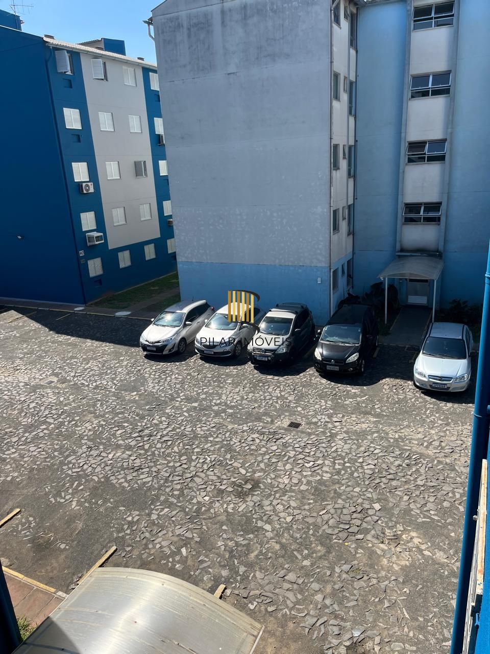 Apartamento com 02 quartos e 01 vaga no Bairro Rubem Berta