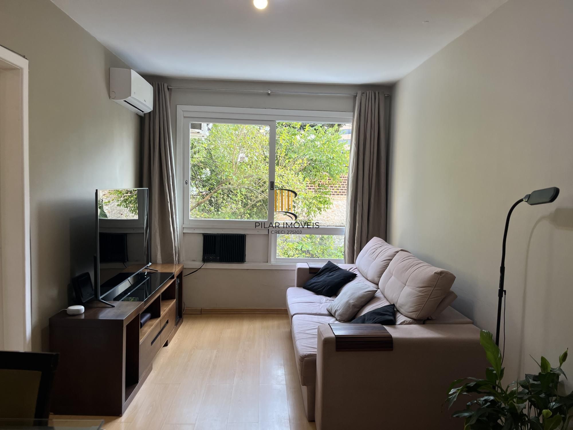 Apartamento com 02 quartos no Bairro Passo da Areia, Porto Alegre