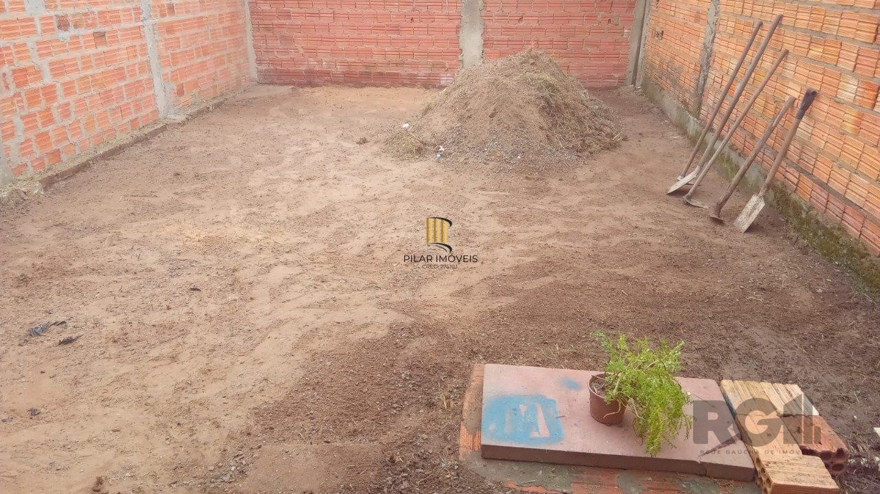 Casa com 2 quartos, 2 vagas de garagem, no bairro Fortuna, Sapucaia do Sul/RS