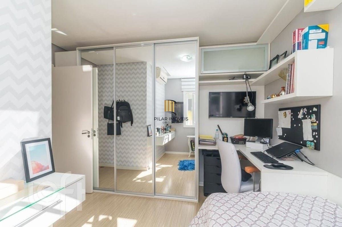 Casa com 03 quartos no Bairro de Ipanema em Porto Alegre/RS