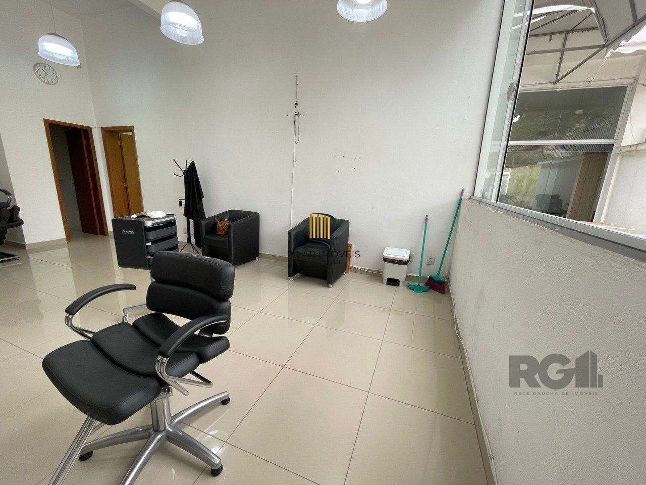 Prédio comercial 225m², com 5 lojas individuais, pé direito alto - ótima localização na Vila Conceição.