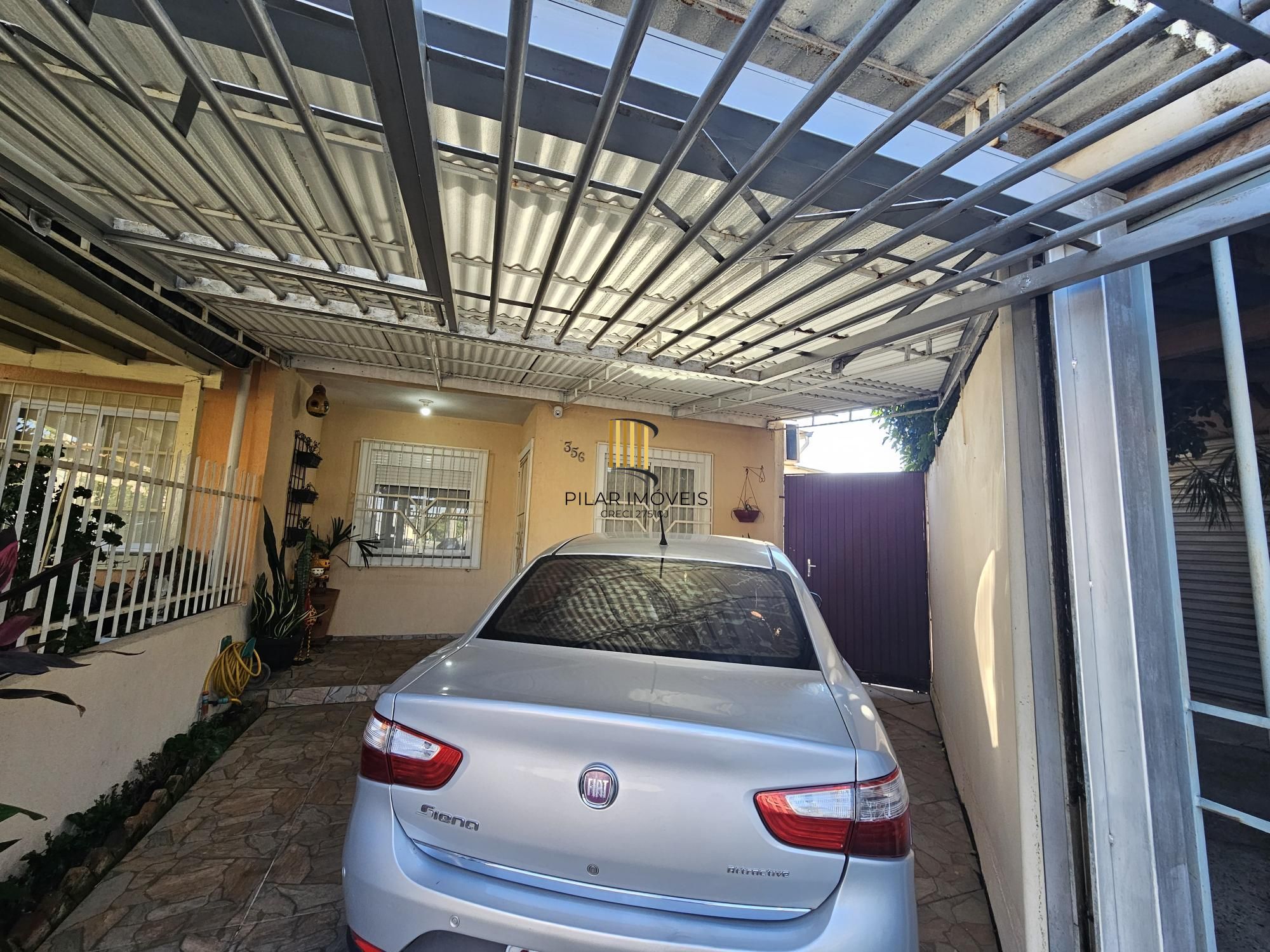 Oportunidade Única! Casa Residencial com 2 Quartos, 2 Banheiros e 2 Vagas de Garagem em Cachoeirinha, Rio Grande do Sul**