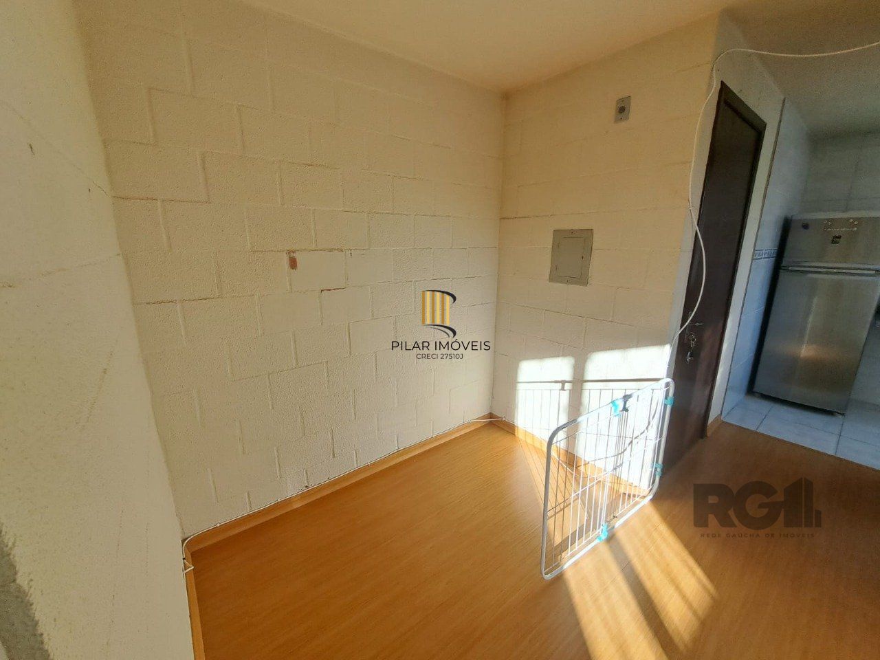 Apartamento semimobiliado de 2 dormitórios no bairro Vila Nova