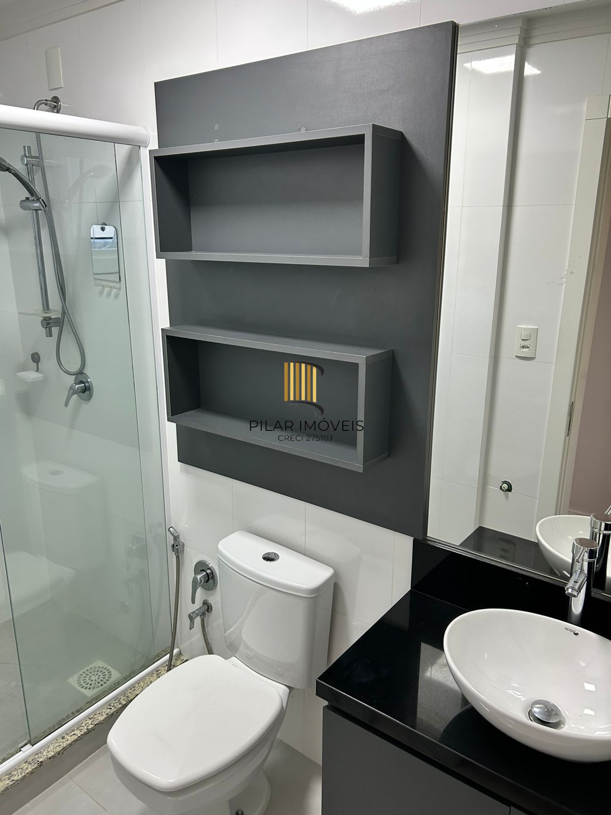 Lindo Apto mobiliado 2 dorm suíte box duplo na rua coberta no coração de Canela