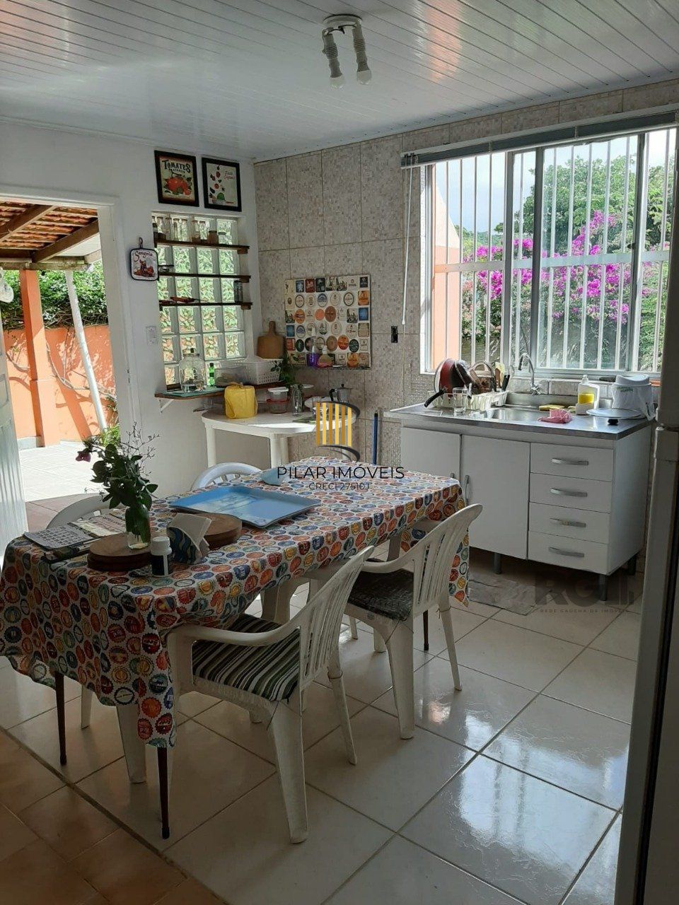 Casa 3 dormitórios, 3 vagas, churrasqueira na Praia da Tereza em Laguna/SC