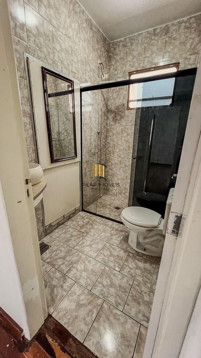 Apartamento com 02 quartos e 01 vaga, no Bairro Navegantes em Porto Alegre