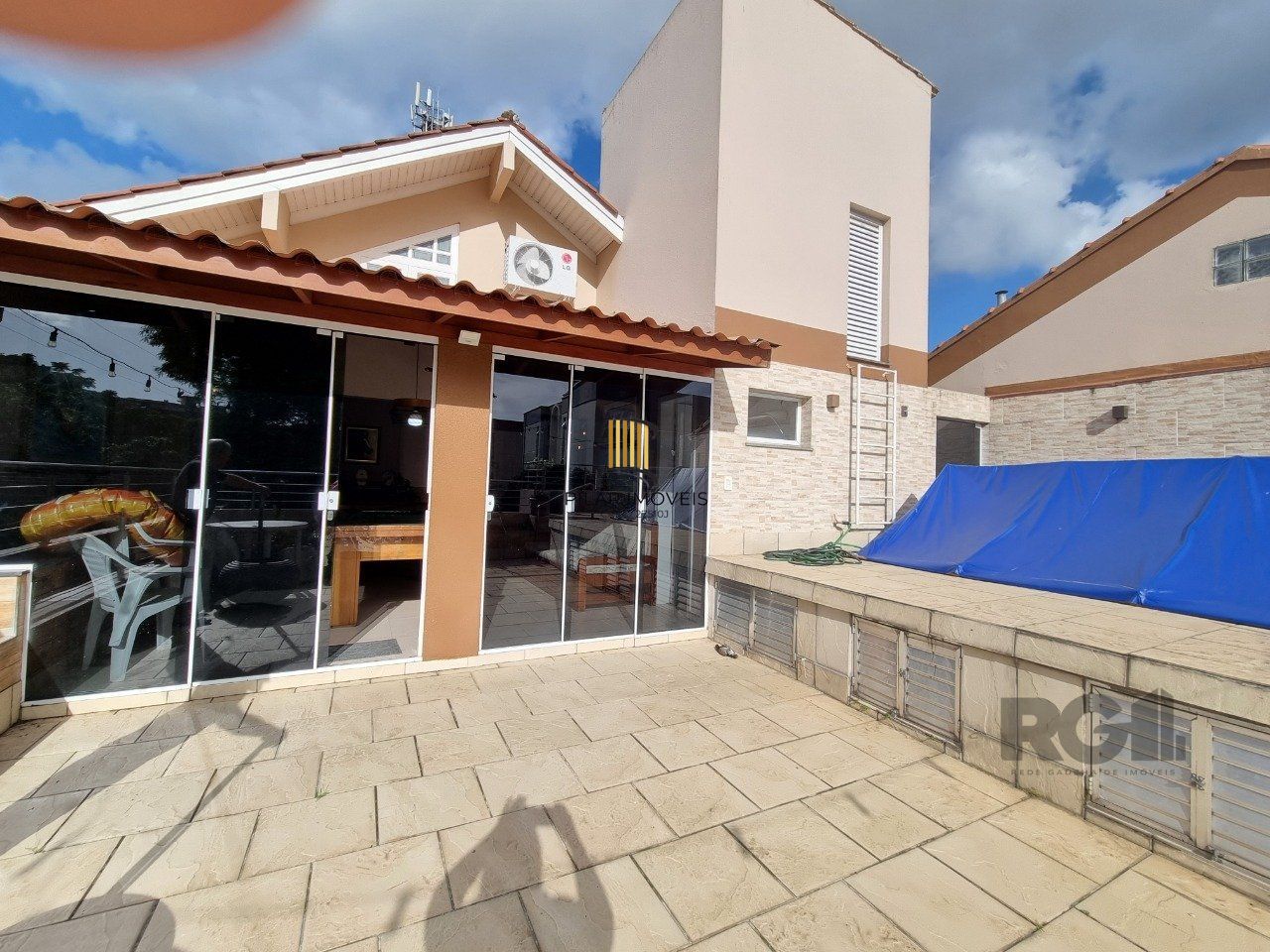 Casa 4 dormitórios, 4 vagas, espaço gourmet, piscina, jardim do salso Porto Alegre RS