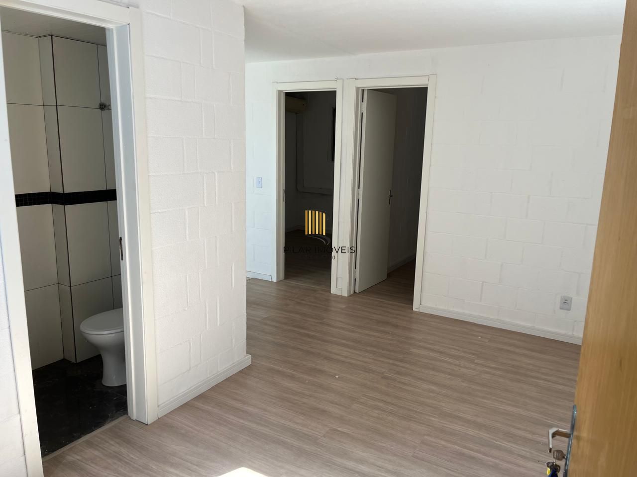 Apartamento com 02 quartos e 01 vaga no Bairro Rubem Berta