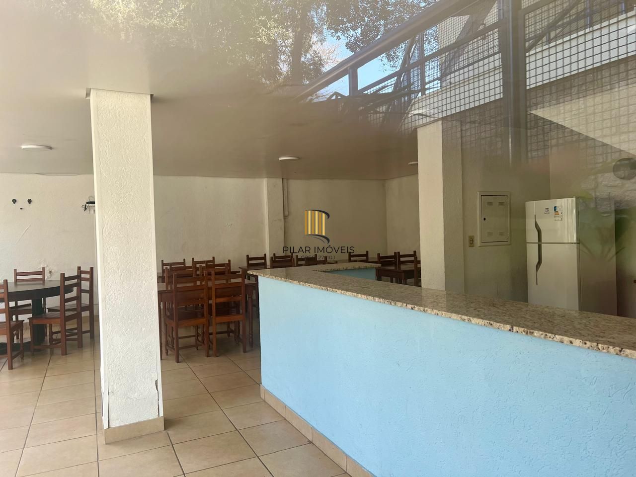 Apartamento 3 dormitorios, 1 suite, 2 vagas de garagem mais dependência de empregada no bairro tristeza.