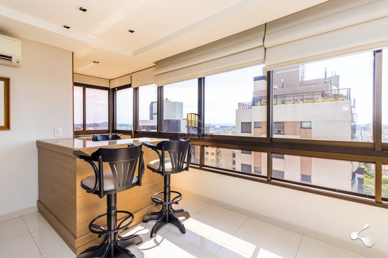Espetacular Apto. semi mobiliado no bairro Rio Branco, Porto Alegre/RS, um por andar, 195m, andar alto, lareira, churrasqueira, 3 suites, 4 vagas