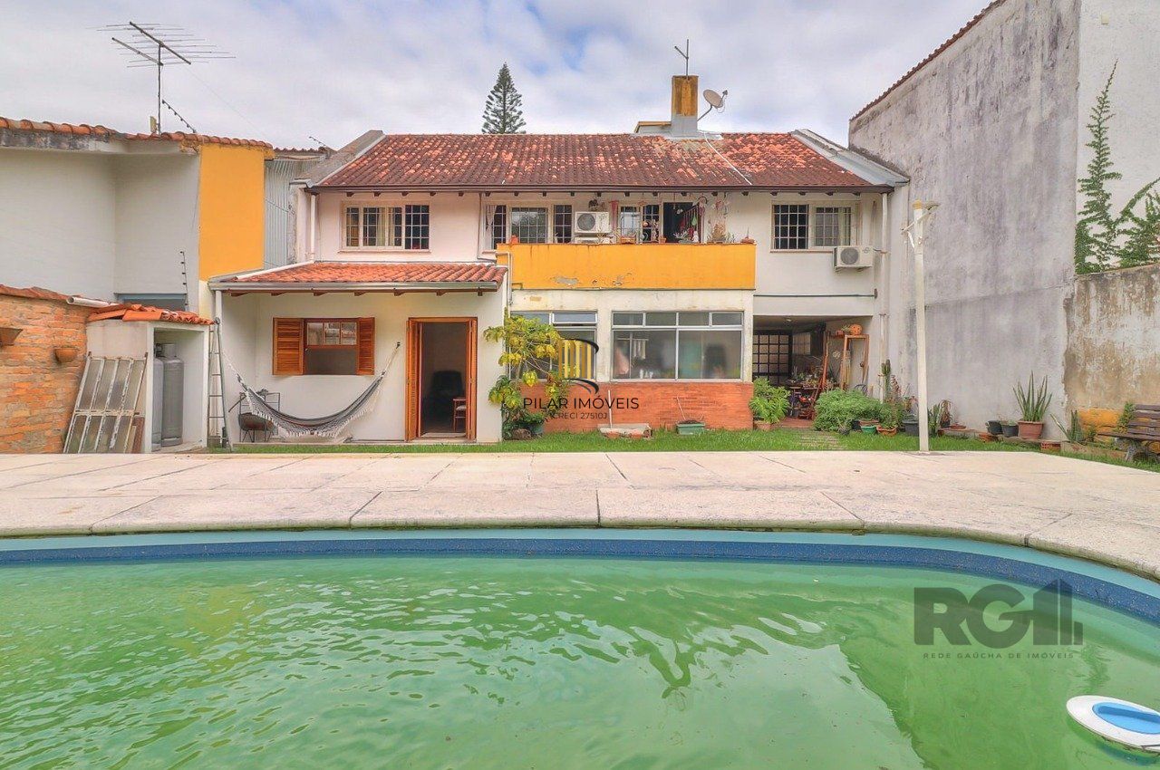 Casa a venda composta de 4 dormitórios no bairro Jardim Isabel em Porto Alegre