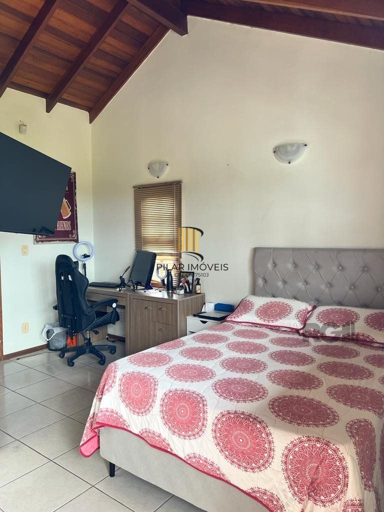 Casa com 3 dormitórios no bairro Morro Santana