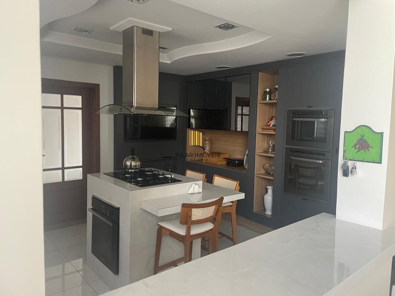 Casa em Condomínio com 03 quartos (01 suíte com closet) e 06 vagas no Ecoville
