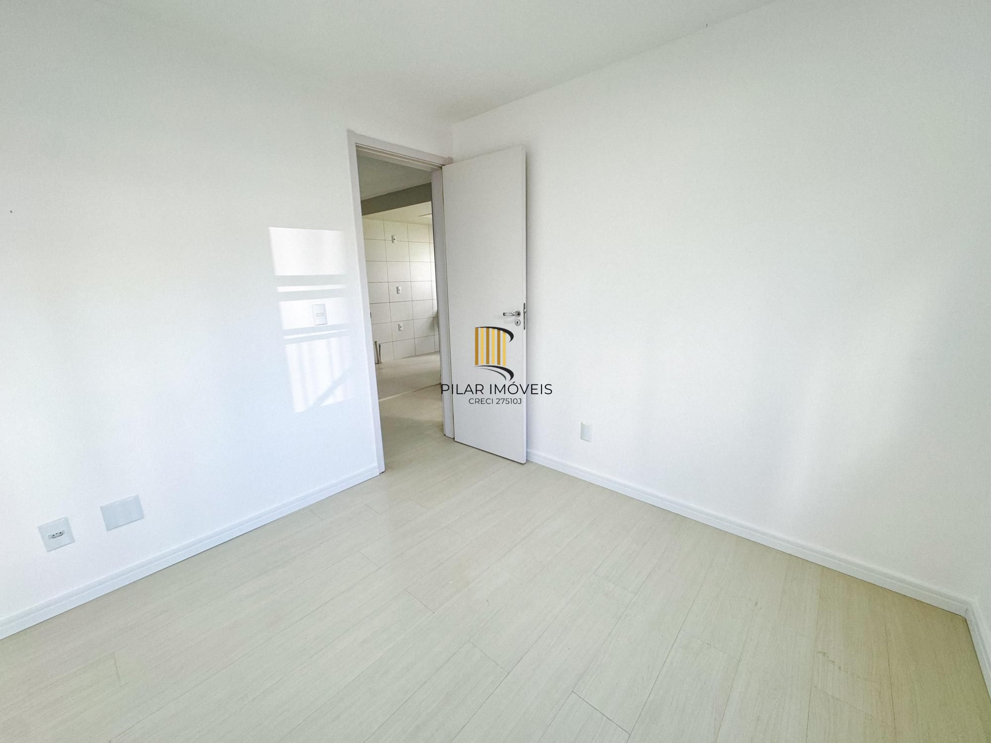Apartamento com 02 quartos e 01 vaga escriturada no Bairro Lomba do Pinheiro