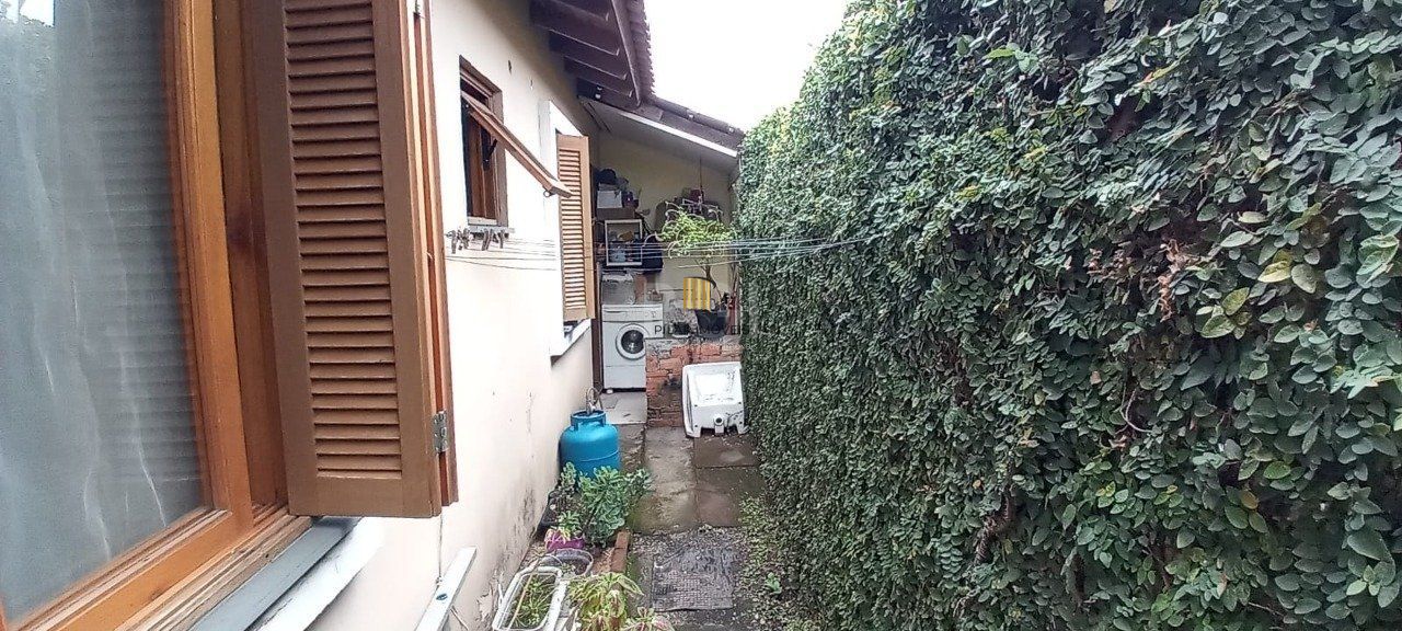 Casa em condomínio com 02 dormitórios