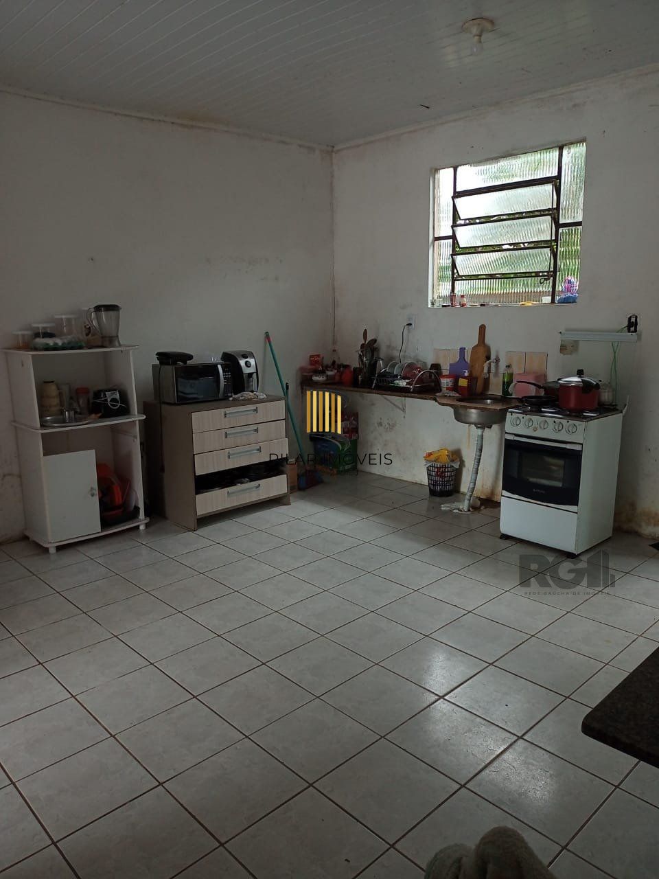 Casa para Venda - 482m², 3 dormitórios, 3 vagas - Camaquã, Porto Alegre
