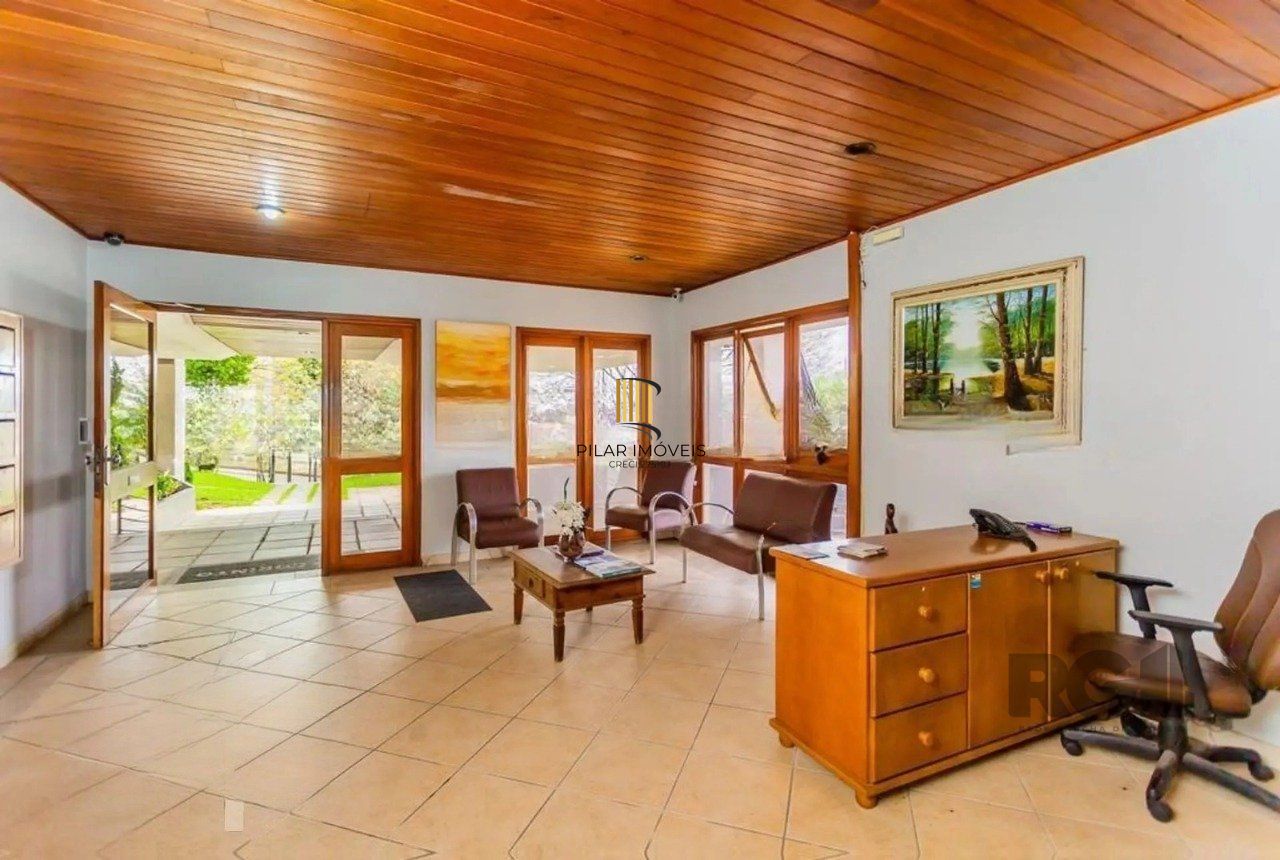 Apartamento com 02 quartos com 01 vaga de garagem coberta e escriturada.