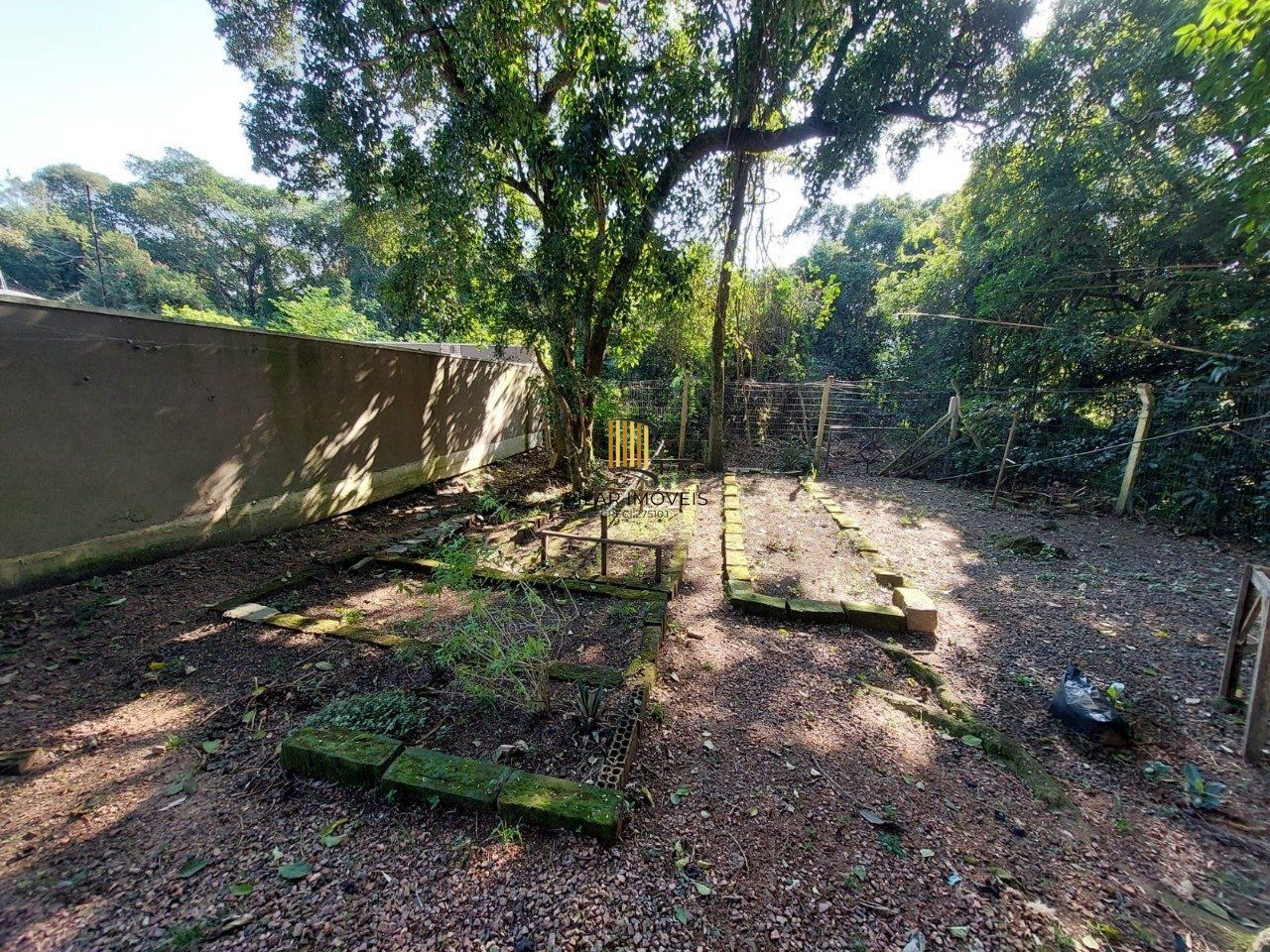 Casa para Venda - 296m², 3 dormitórios, sendo 1 suites, 3 vagas - Vila Nova, Porto Alegre