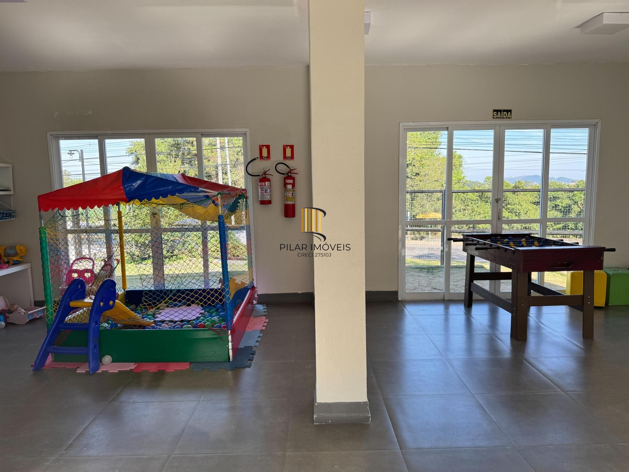 Apartamento com 02 quartos e 01 vaga escriturada no Bairro Lomba do Pinheiro