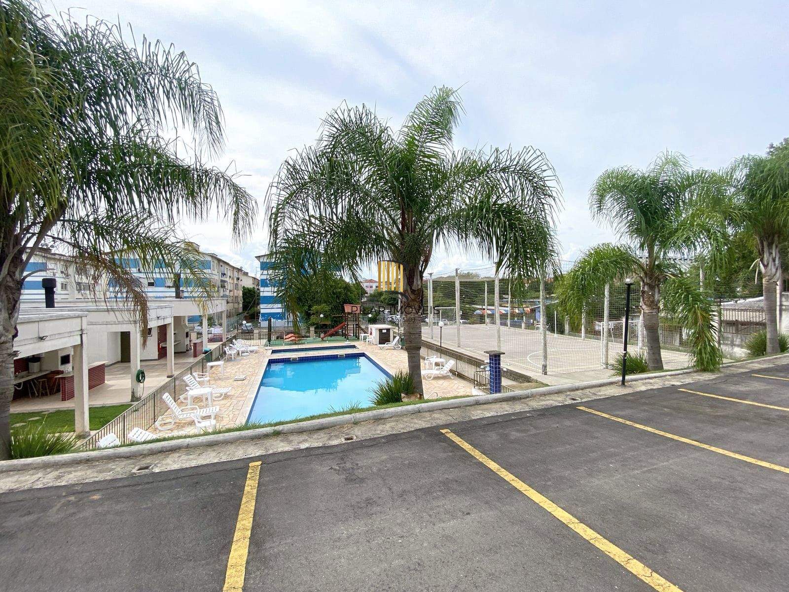 Apartamento com 02 quartos e 01 vaga escriturada no Bairro Jardim Leopoldina