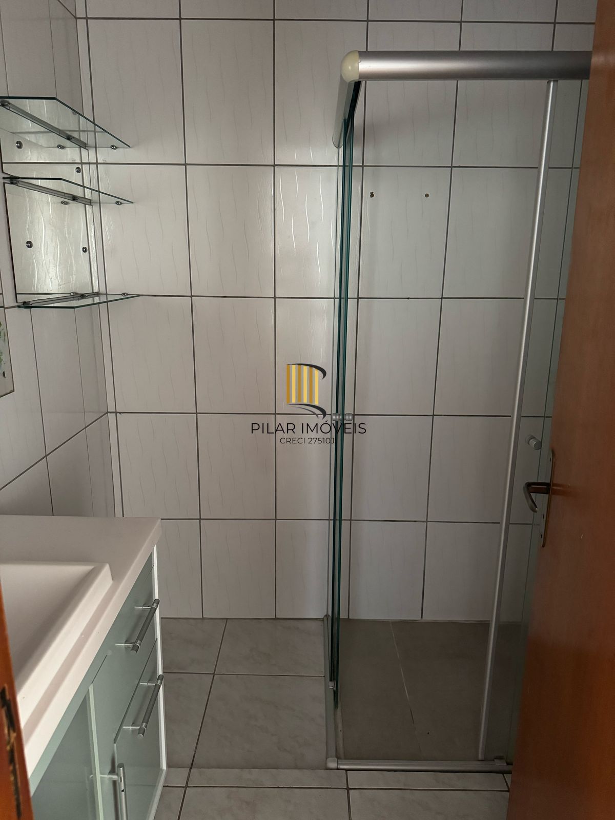 Casa com 02 quartos e 02 vagas no Bairro Hípica