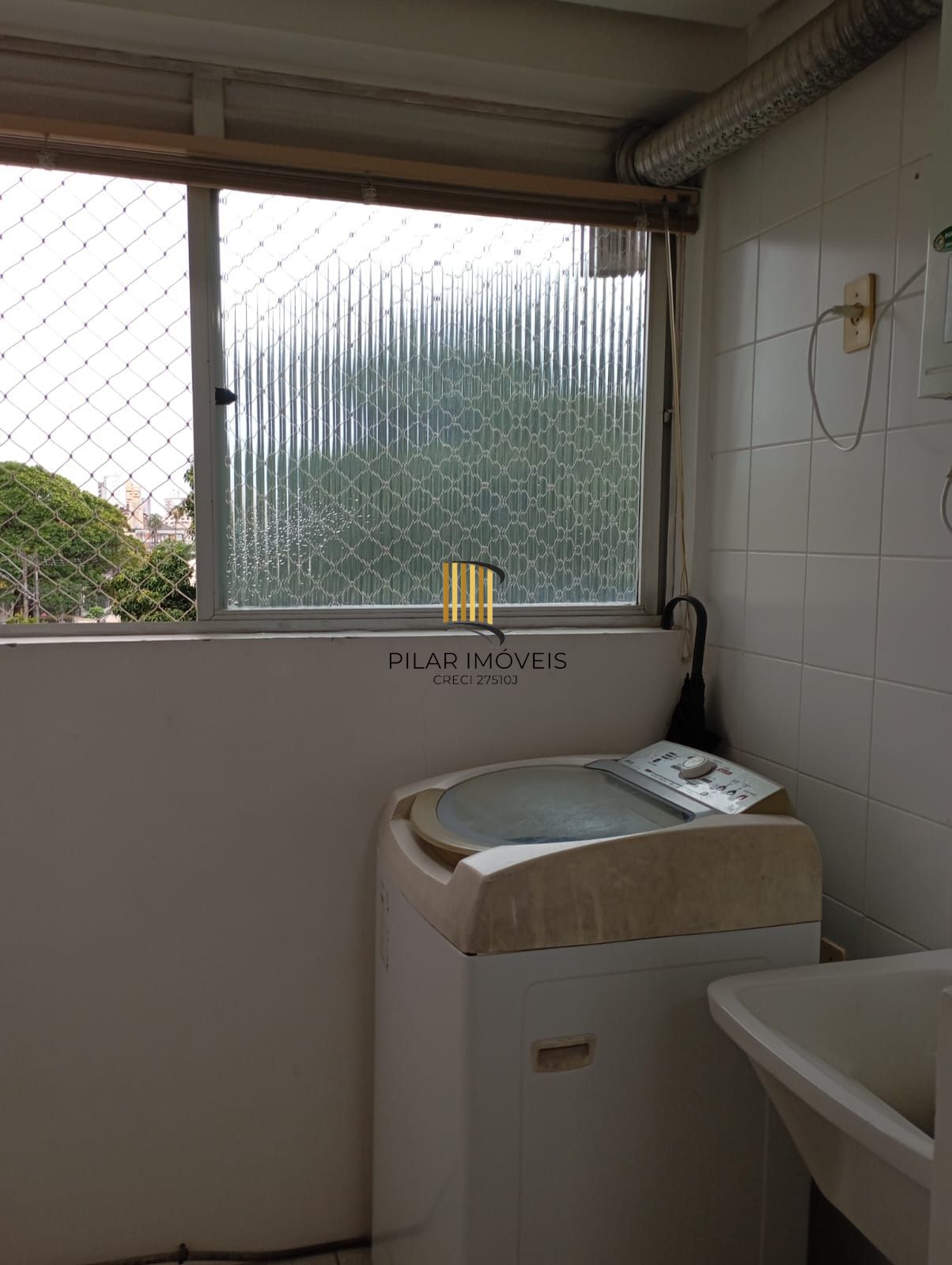 Apartamento com 02 quartos e 01 vaga coberta no Bairro Menino Deus, Porto Alegre