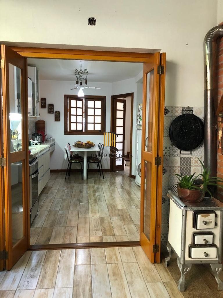 Casa para Venda - 178.5m², 3 dormitórios, sendo 2 suites, 2 vagas - Tristeza