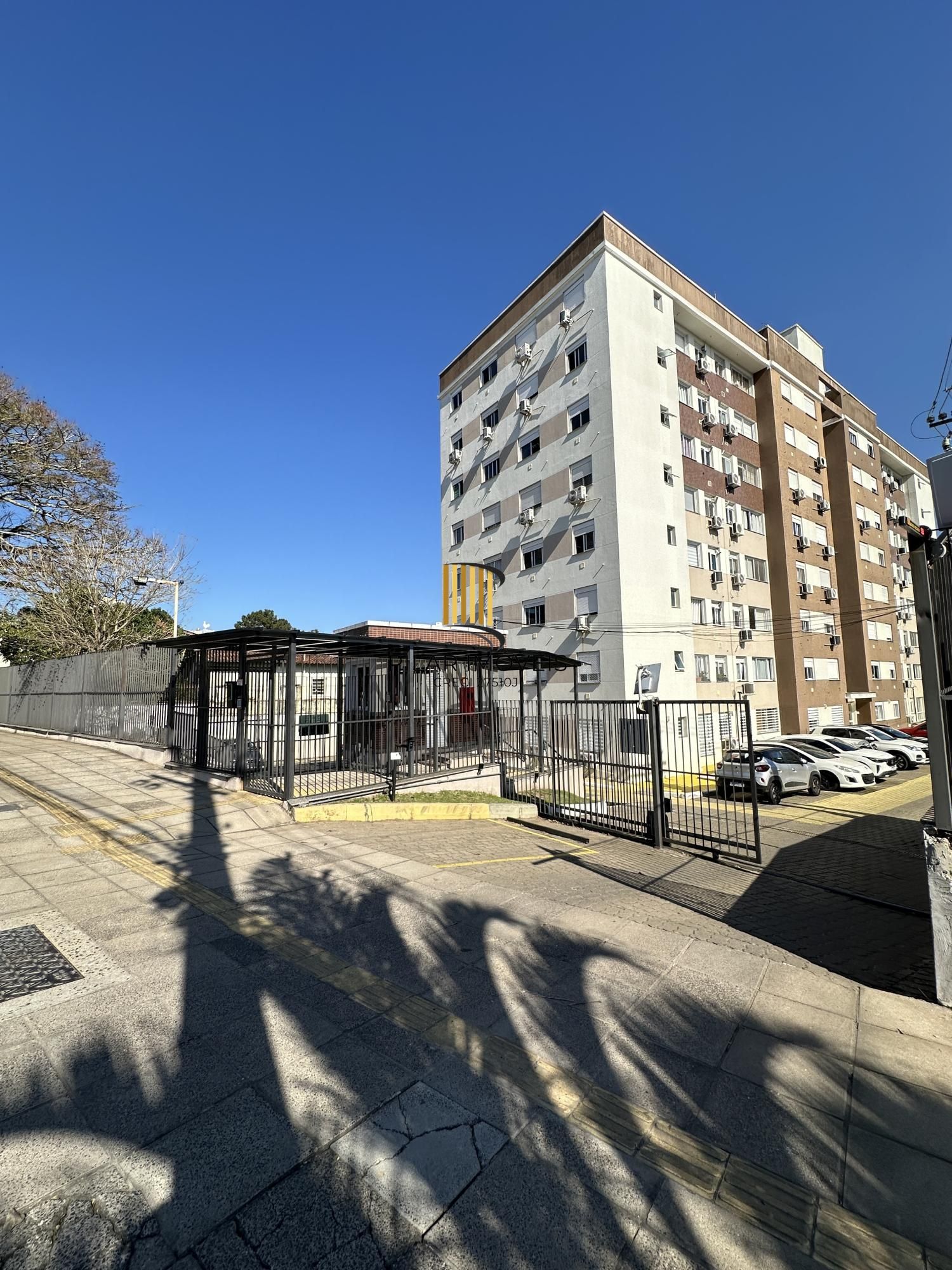 APARTAMENTO COM 2 QUARTOS VAGA ESCRITURADA E ELEVADOR, BAIRRO VILA NOVA, Poa-RS