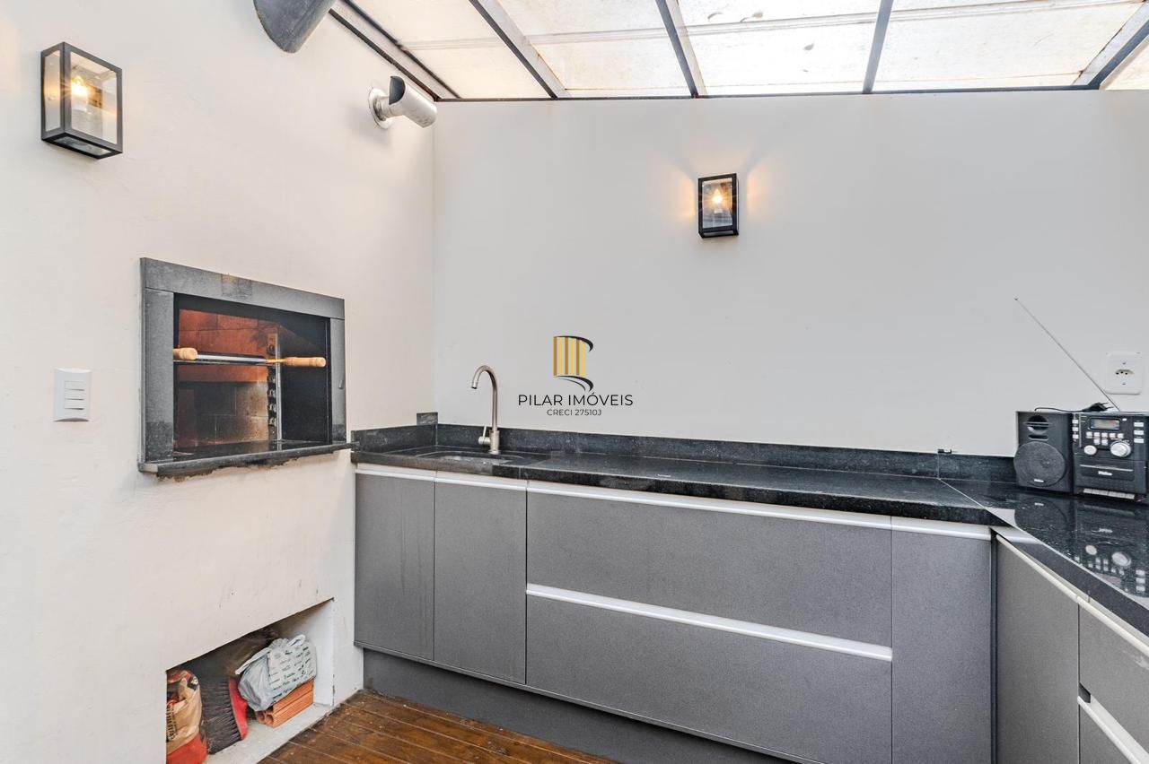 Casa em condomínio 3 dormitórios e sótão bairro Cristal