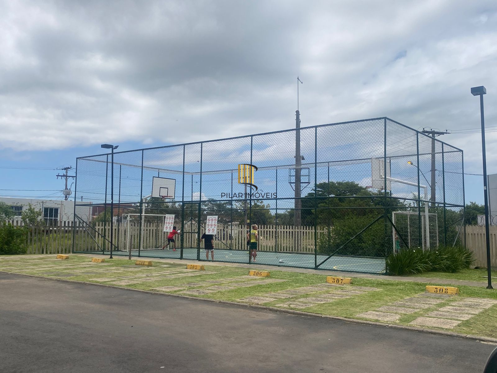 Apartamento com 02 quartos e 01 vaga no Bairro Sarandi
