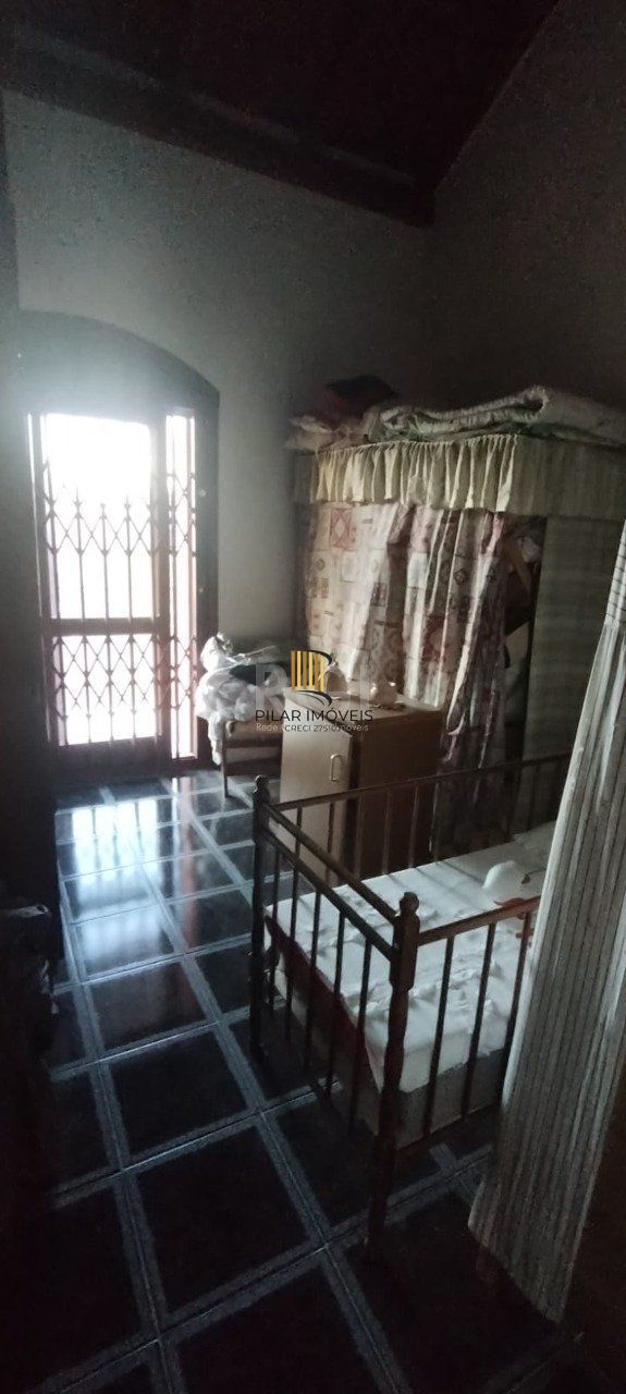 Casa de 4 dormitórios no bairro Parque Santa Fé