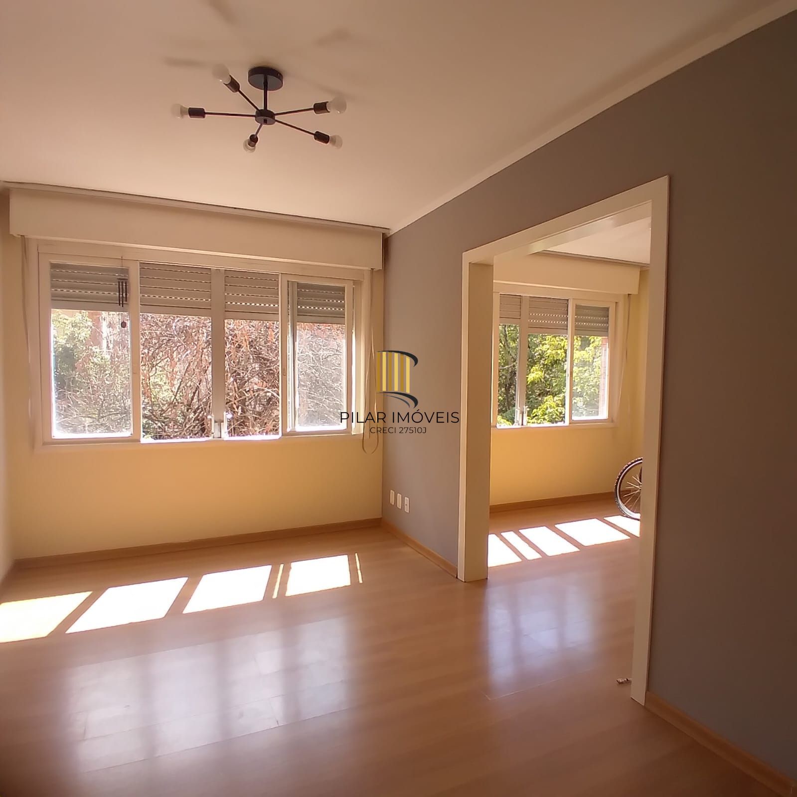 Oportunidade Única! Lindo Apartamento de 3 Quartos no Coração de Porto Alegre!** 🏡                                                 Imóvel com 3 dormitórios transformado em 2 de fácil reversão.