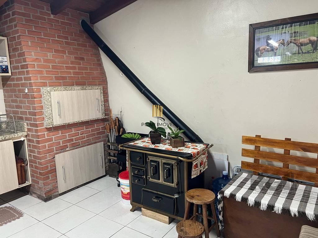 Casa com 3 dormitórios no bairro Morro Santana