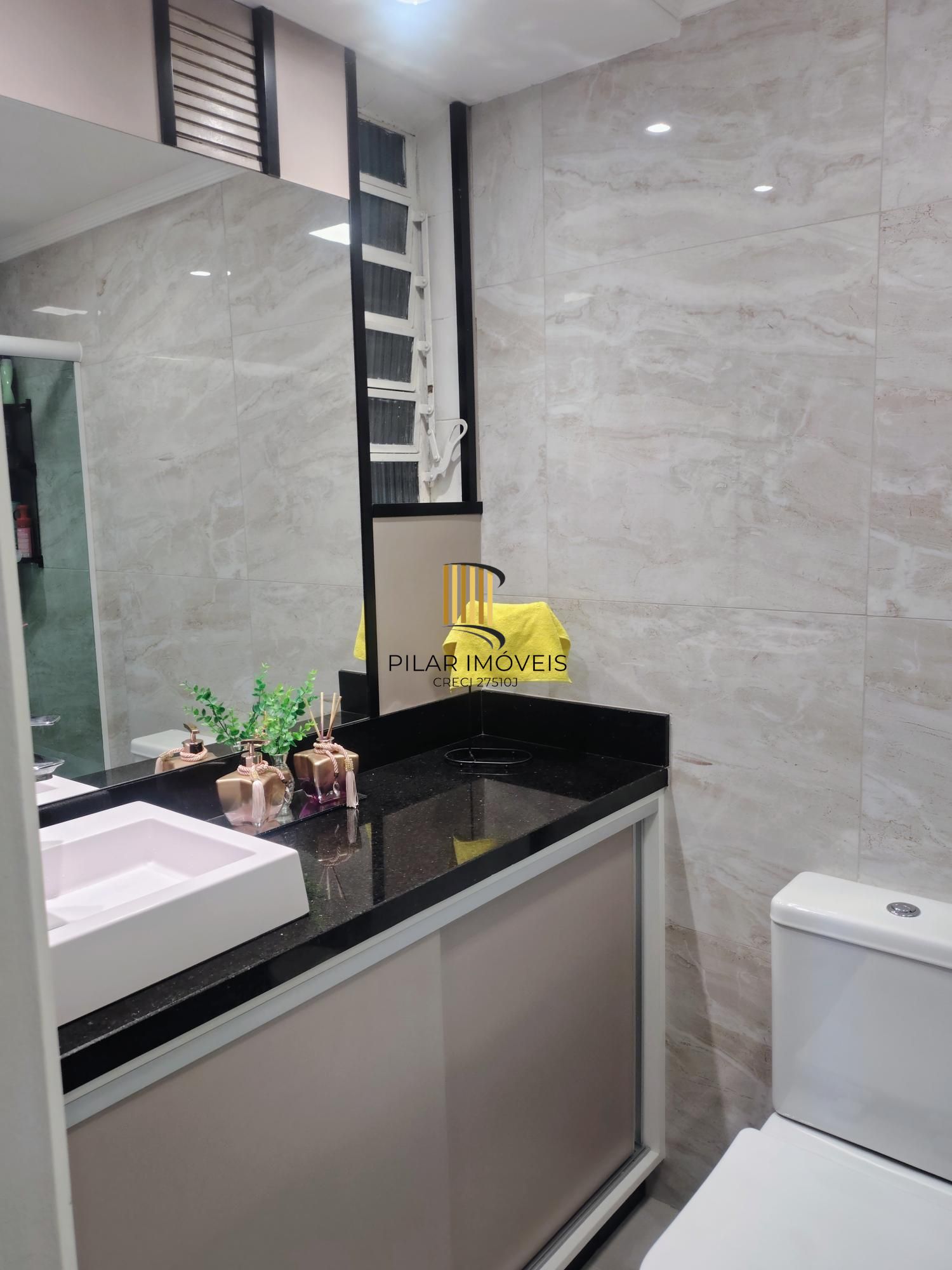 Apartamento térreo com 62m², 2 quartos, vaga coberta, Cavalhada, Porto Alegre/RS