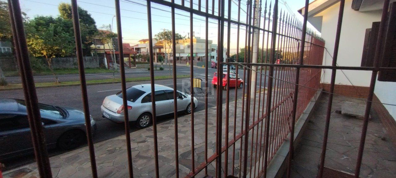 Casa de 4 dormitórios no bairro Parque Santa Fé
