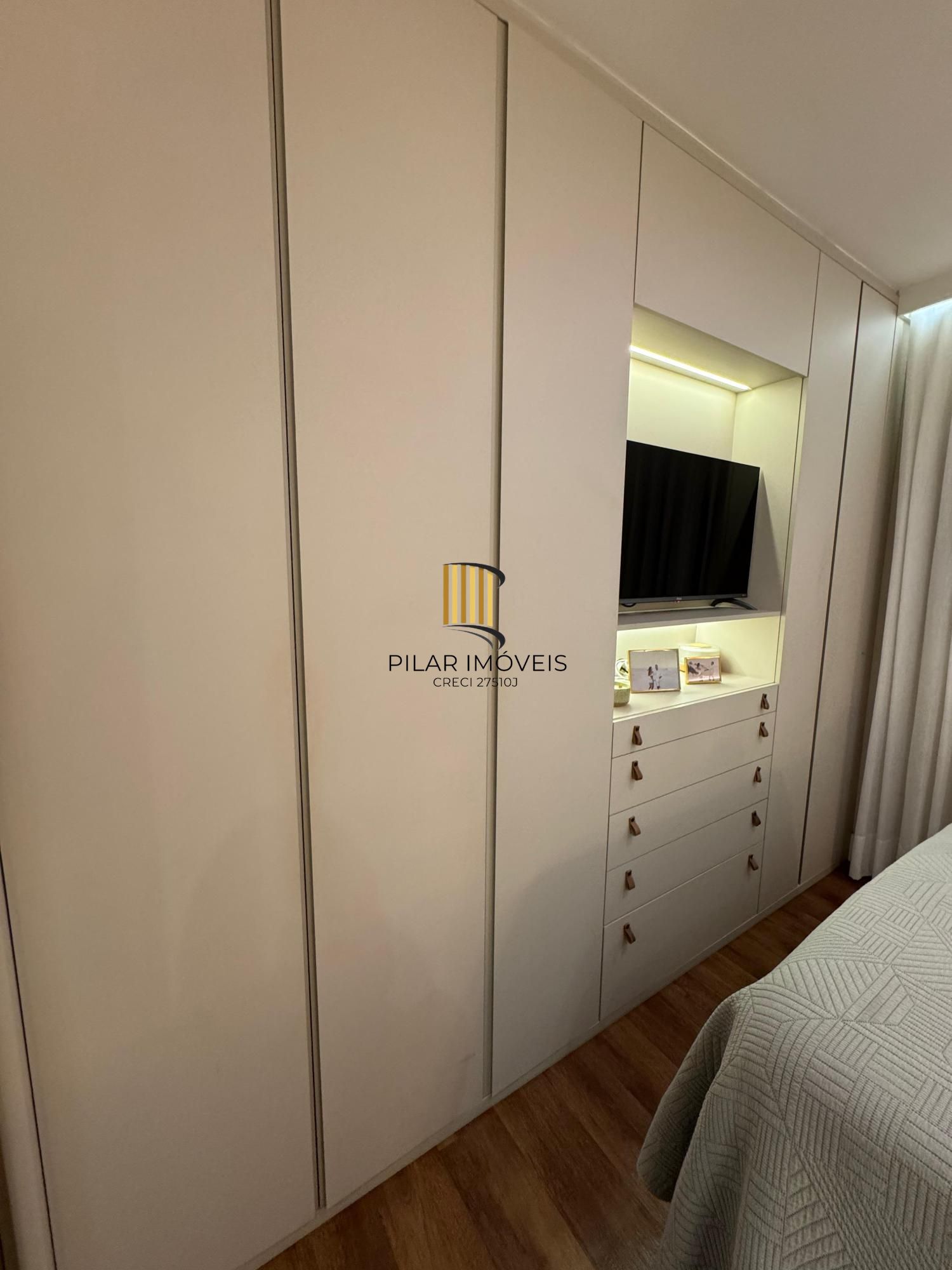Apartamento com 02 quartos (01 suíte) e 01 vaga escriturada