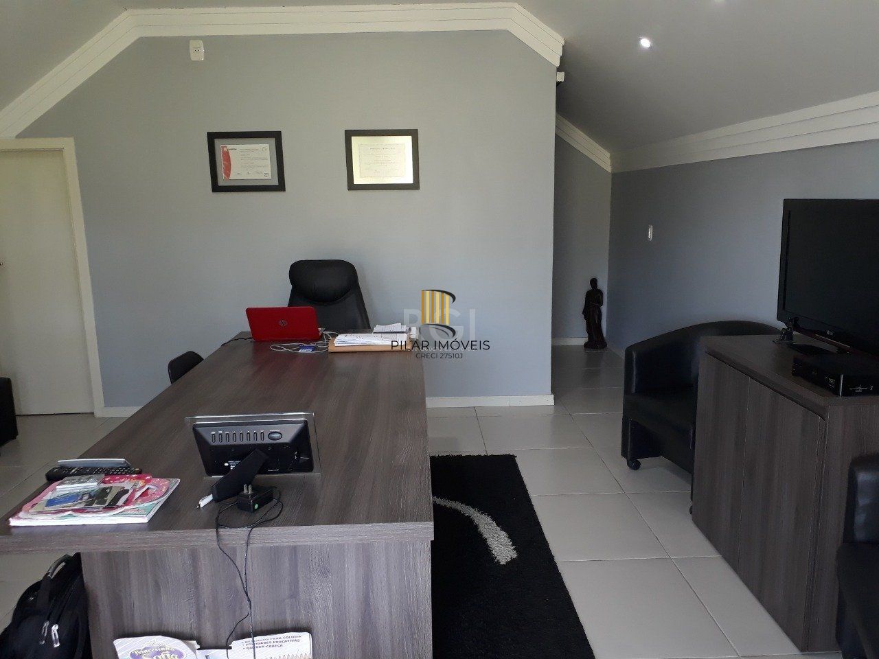 Casa para Venda - 272m², 3 dormitórios, sendo 1 suítes, 2 vagas - Hípica