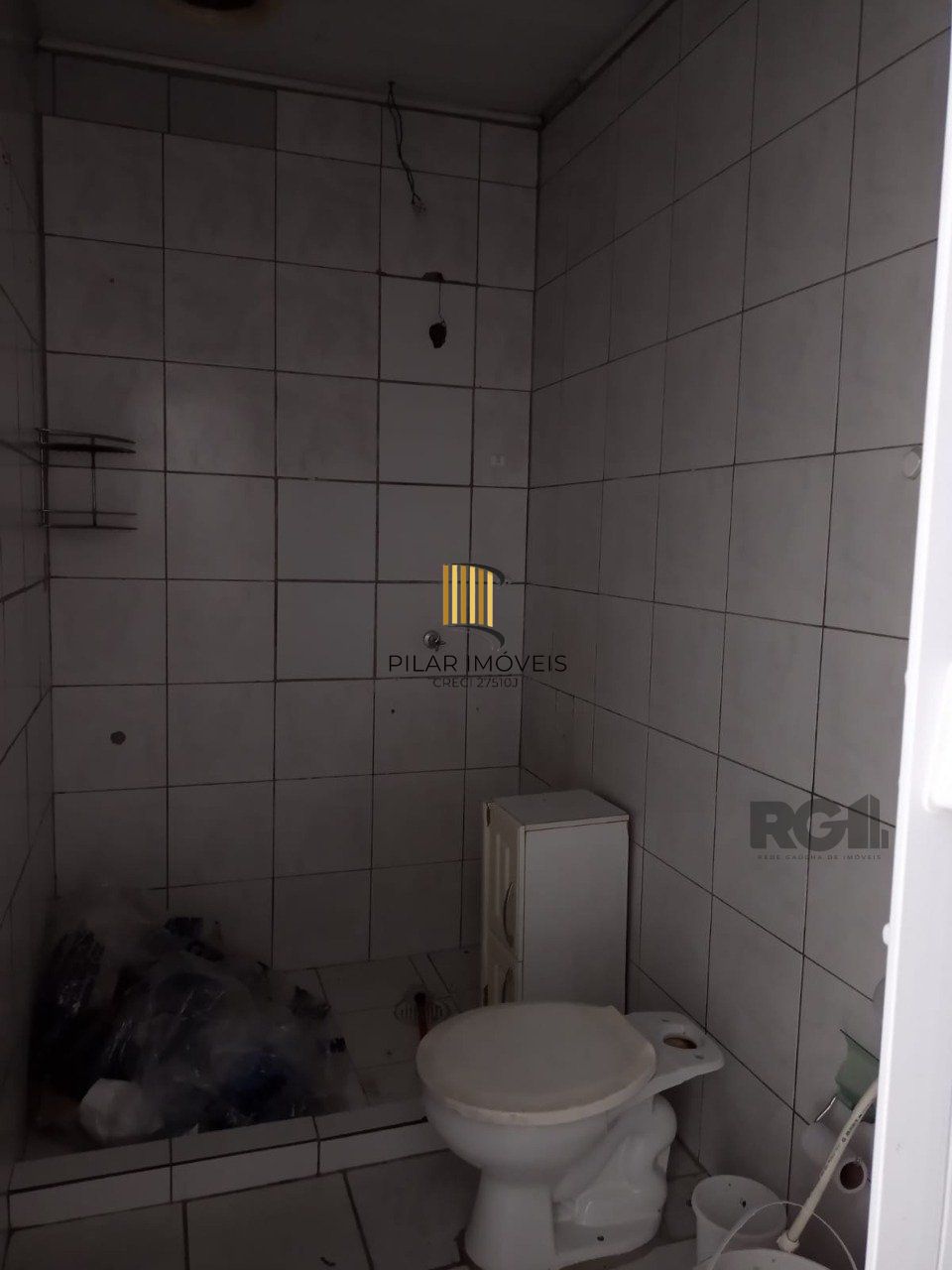 Casa para Venda - 482m², 3 dormitórios, 3 vagas - Camaquã, Porto Alegre