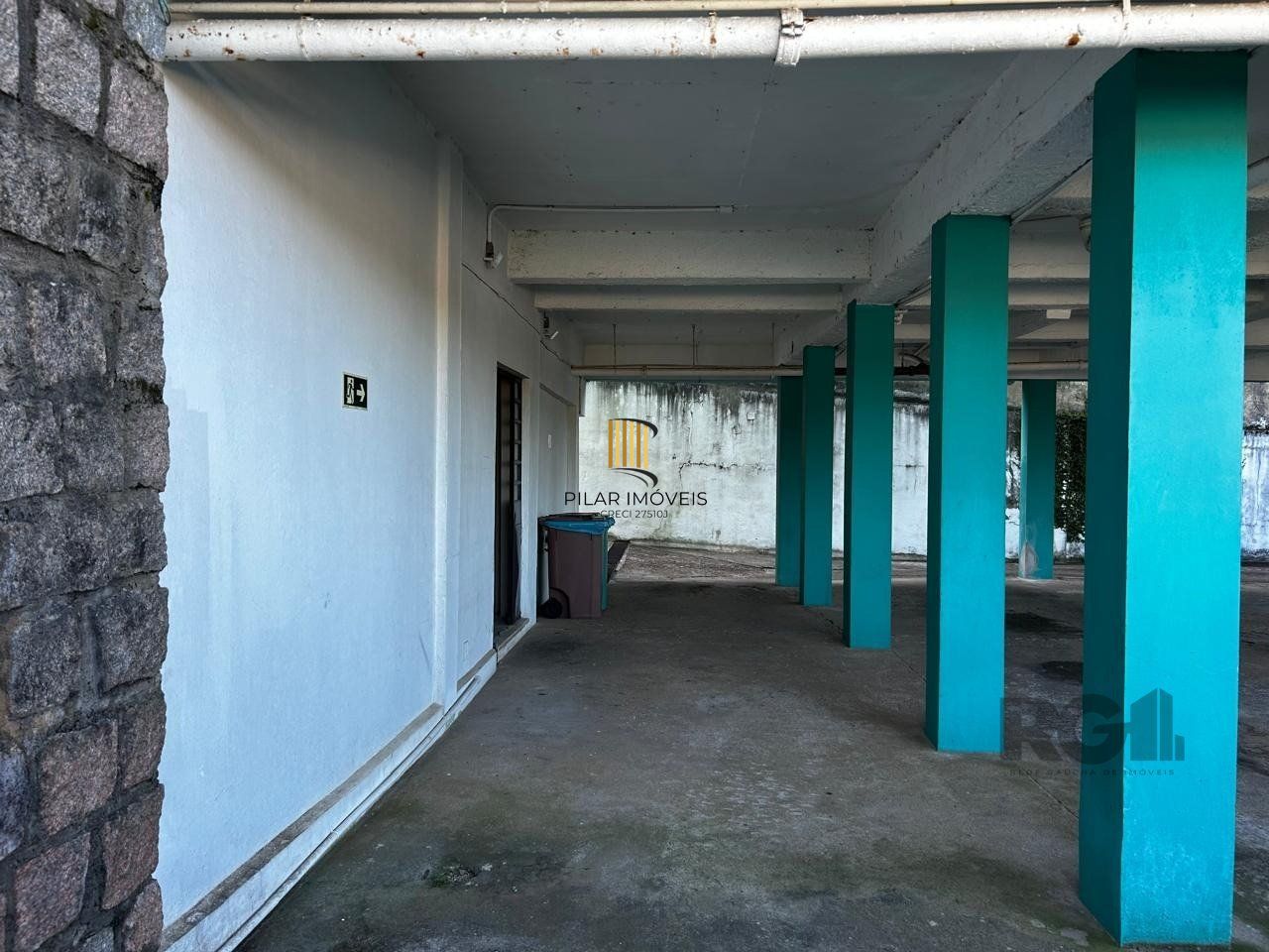 APARTAMENTO JK COM 1 QUARTO E GARAGEM COBERTA NO BAIRRO CAMAQUA PRÓXIMO À OTTO NIEMEYER