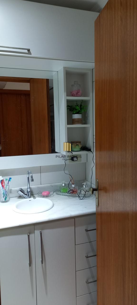 Apartamento de 2 dormitórios com vaga no bairro Vila Nova