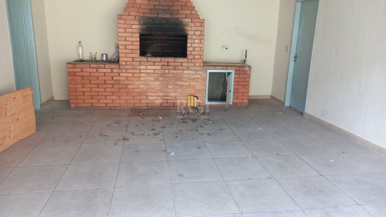 Casa  com 03 dormitórios e 01 suíte no Bairro Partenon Porto Alegre/RS