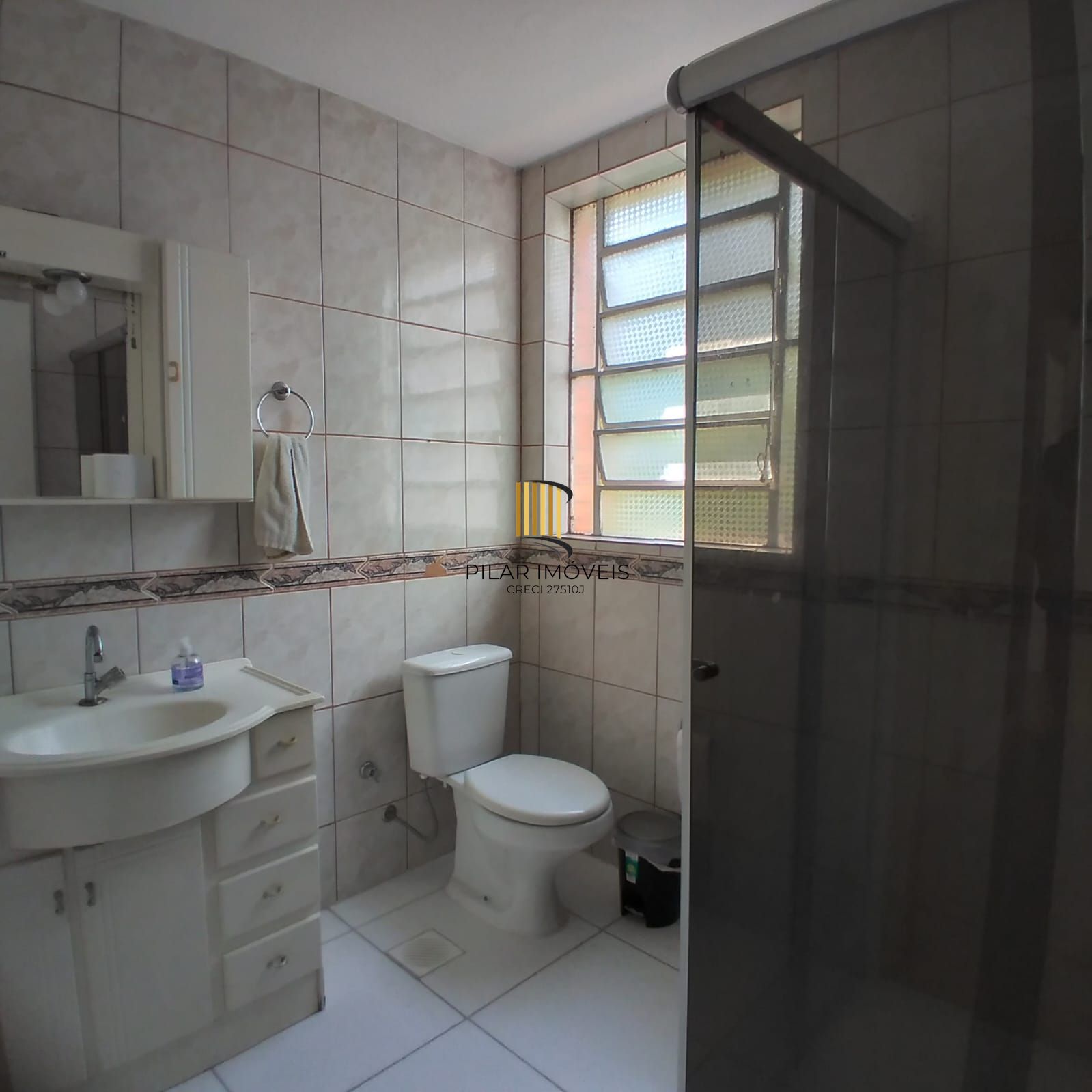 Oportunidade Única! Lindo Apartamento de 3 Quartos no Coração de Porto Alegre!** 🏡                                                 Imóvel com 3 dormitórios transformado em 2 de fácil reversão.