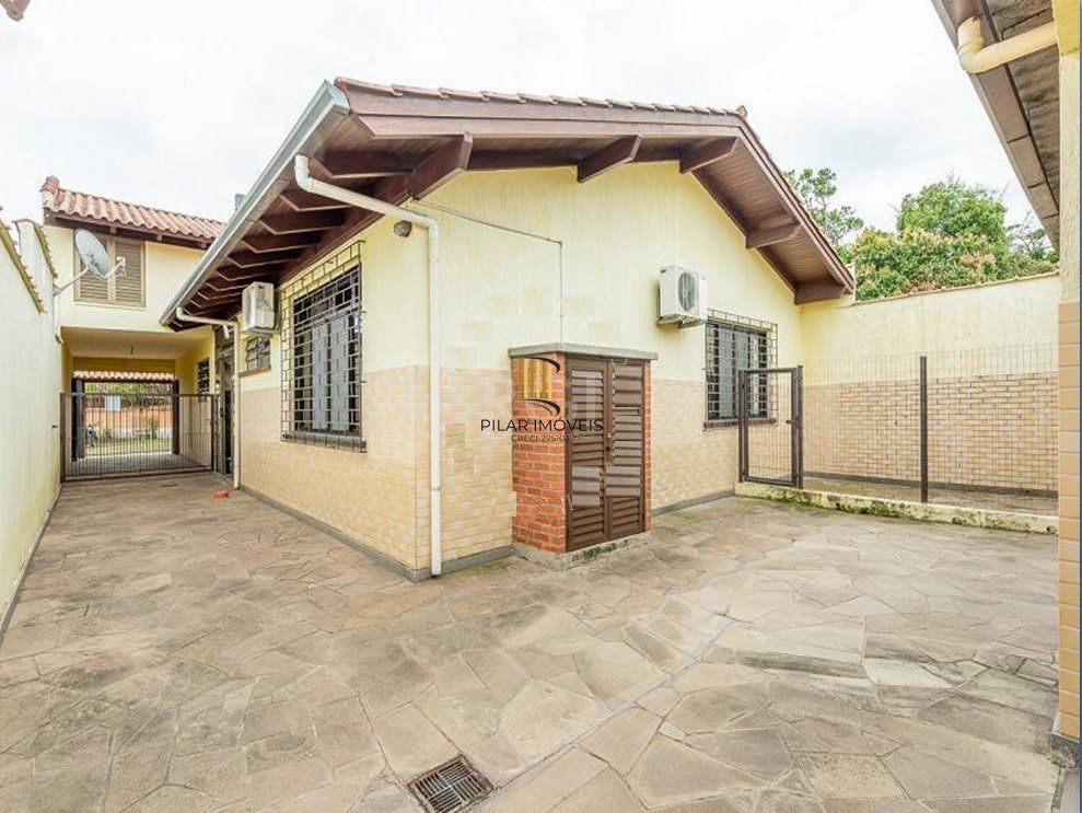 Casa 3 dormitórios no bairro Ipanema