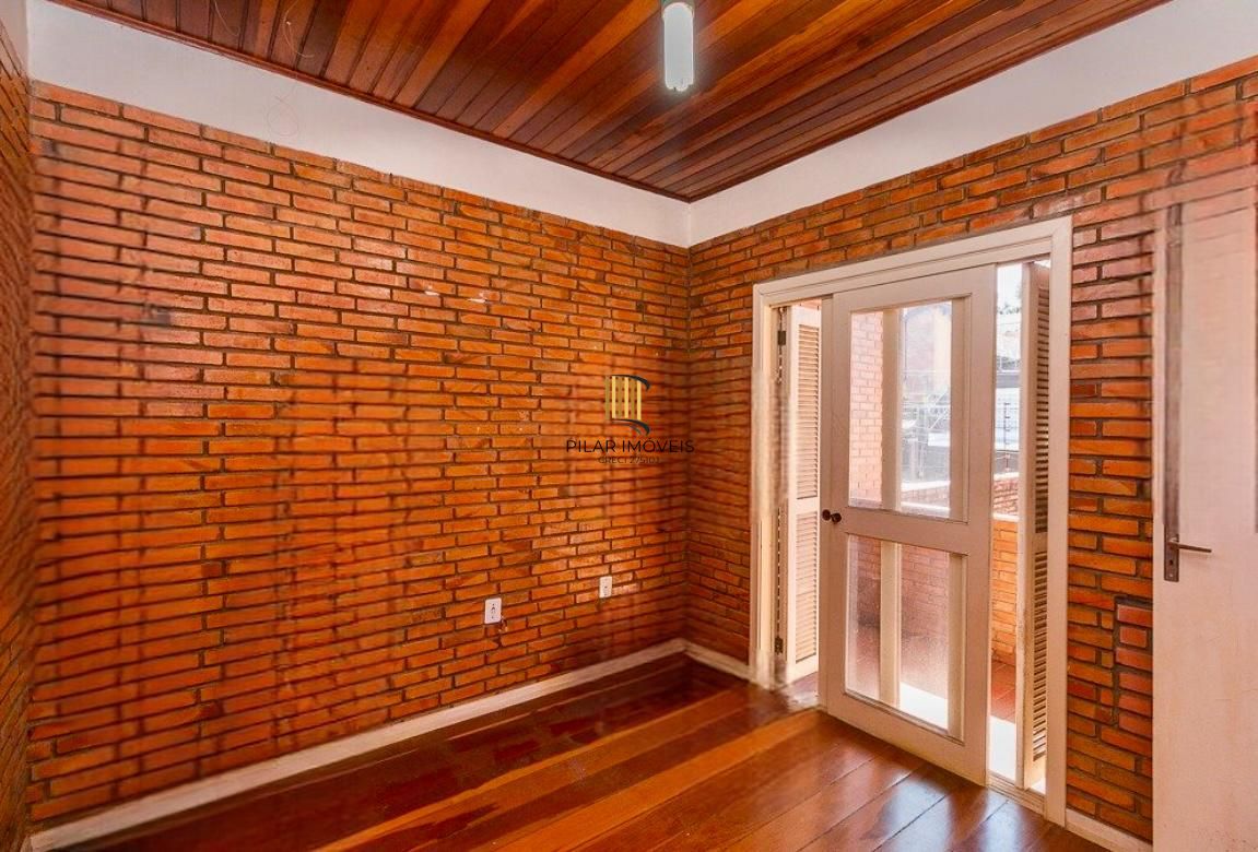 Casa 3 dormitorio com 230m2 pátio com piscina no bairro Itu Sabará