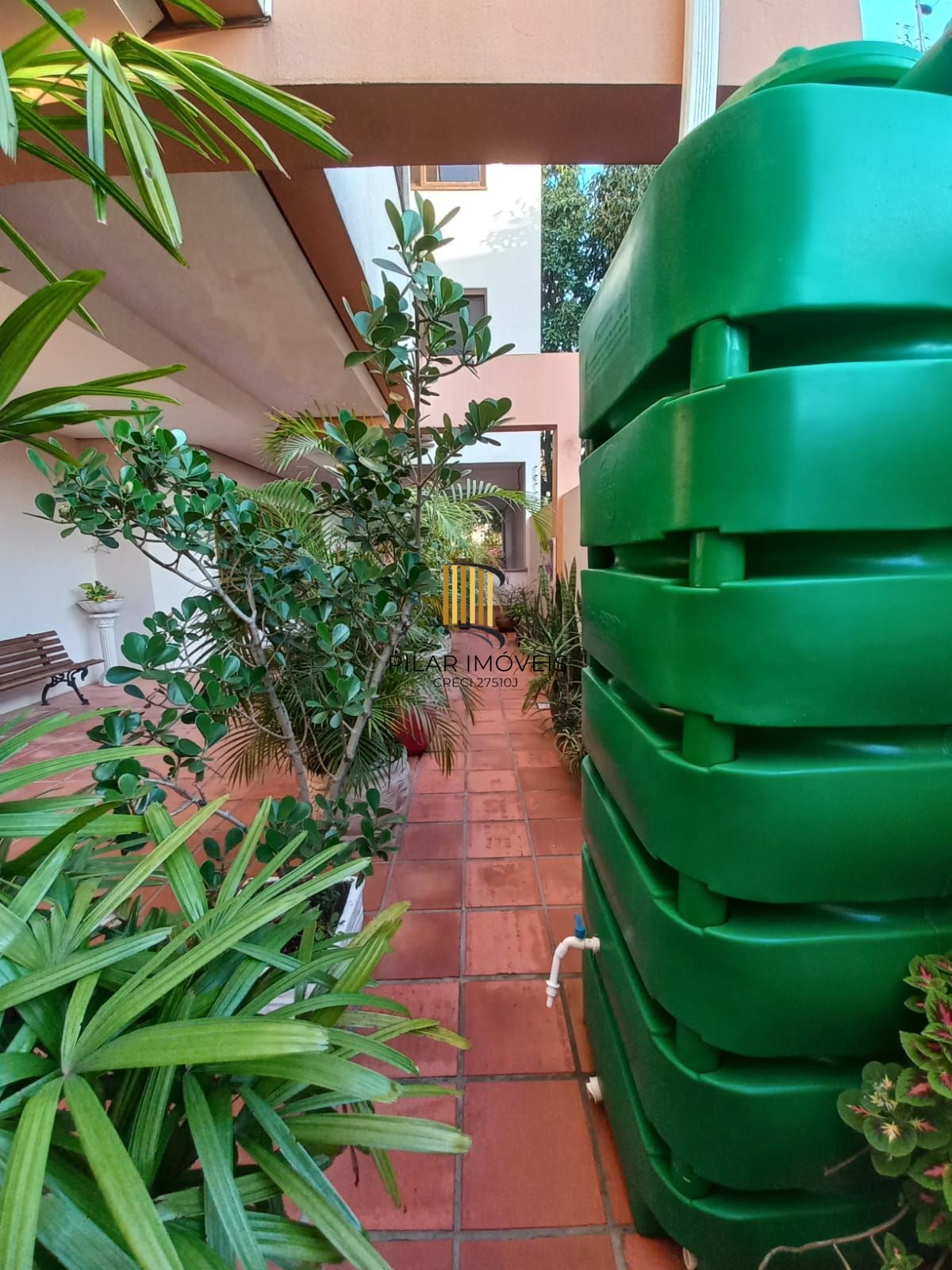 Apartamento 2 dormitórios, lareira, churrasqueira, 1 vaga de garagem escriturada, no Bairro Tristeza em Porto Alegre/RS