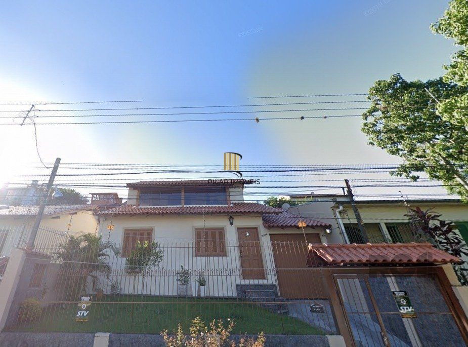 Casa com 3 Dormitórios no Bairro Tristeza na Zona Sul de Porto Alegre