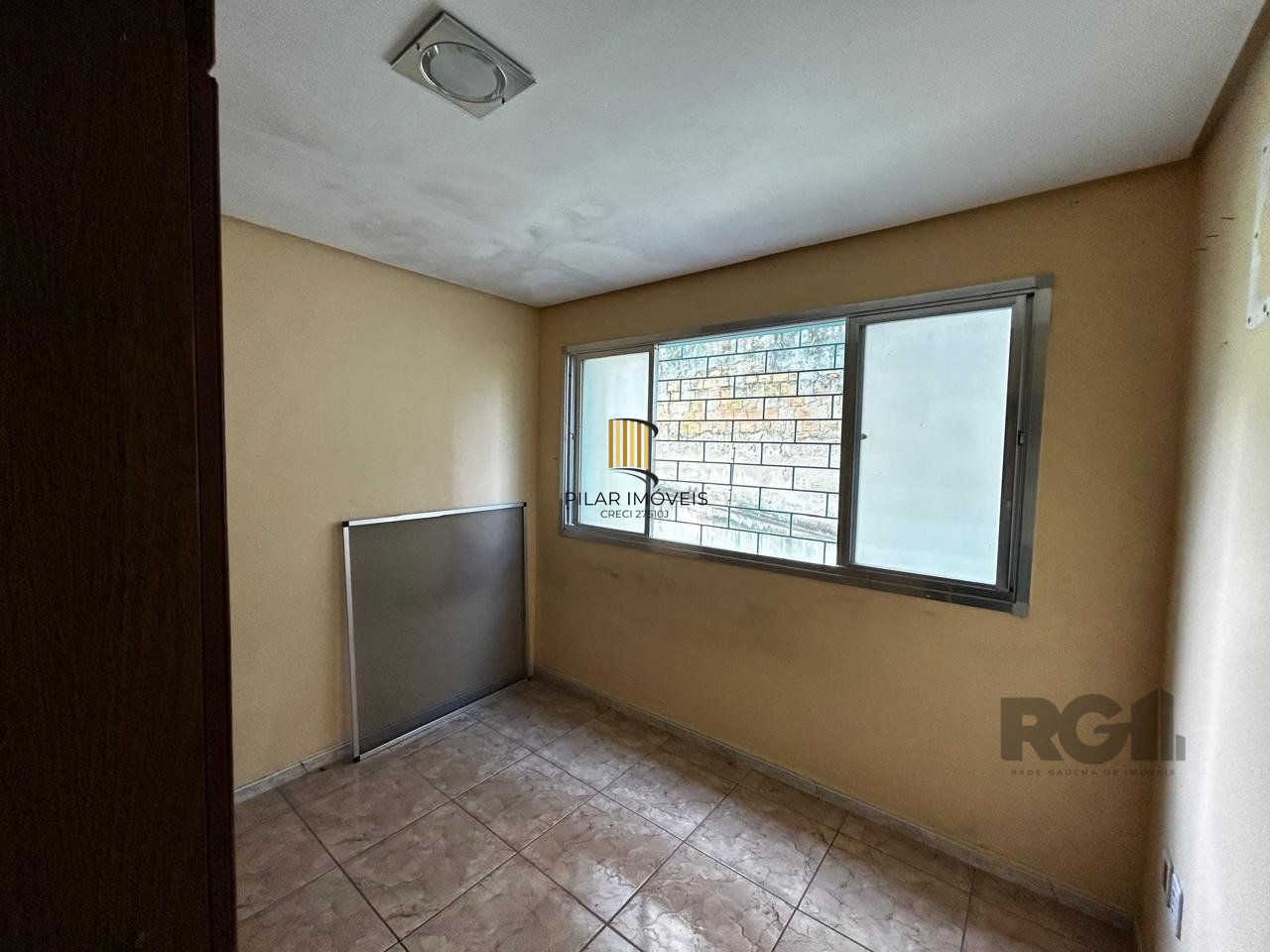 APARTAMENTO JK COM 1 QUARTO E GARAGEM COBERTA NO BAIRRO CAMAQUA PRÓXIMO À OTTO NIEMEYER