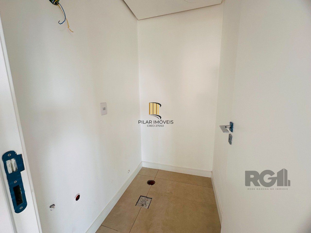 Apartamento para Venda - 130.07m², 3 dormitórios, sendo 3 suites, 3 vagas - Petrópolis