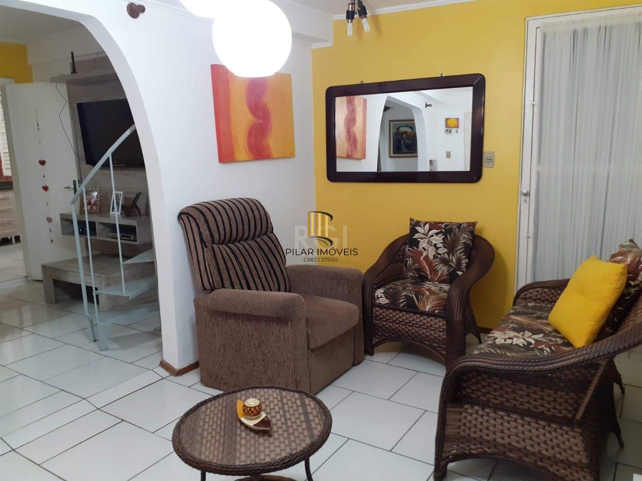 Casa para Venda - 250m², 3 dormitórios, 1 vaga - Camaquã, Porto Alegre