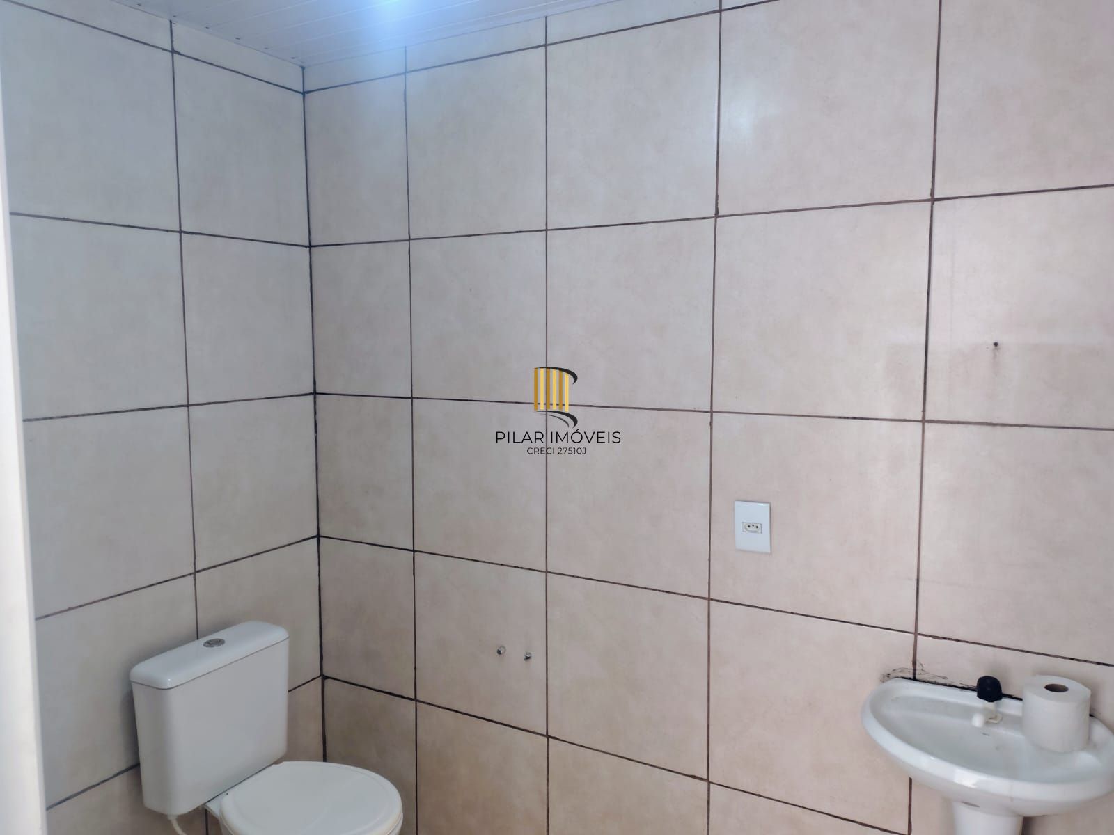 Apartamento de 2 dormitórios , sacada ,salão de festas com churrasqueira , portaria virtual , 1 vaga de garagem rotativa !